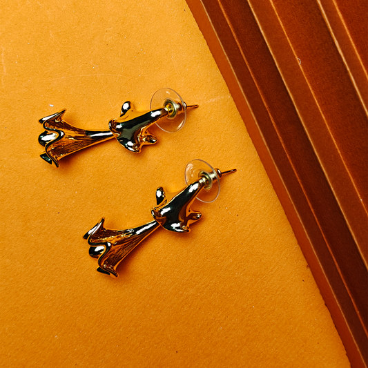 Sculpted Gold Drop Earrings – Fluid Wave Design