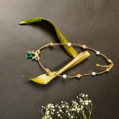 Emerald Green Pendant and Pearl Accents – Bow Design