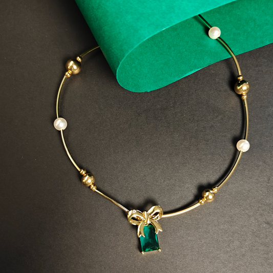 Emerald Green Pendant and Pearl Accents – Bow Design