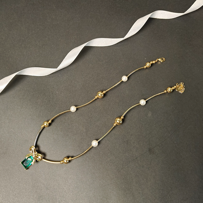 Emerald Green Pendant and Pearl Accents – Bow Design