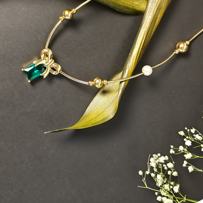 Emerald Green Pendant and Pearl Accents – Bow Design