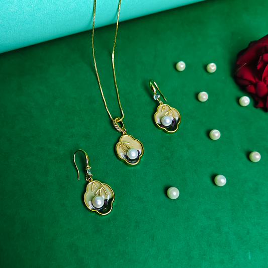 Lotus Bloom Pearl Jewelry Set